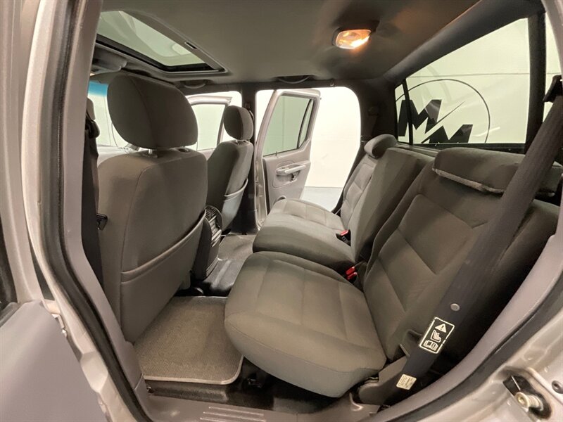 2002 Ford Explorer Sport Trac Crew Cab Pickup 4X4 / 6Cyl / 1-OWNER / 94K MILES / SUNROOF / BRAND NEW TIRES / Towing Pkg / LOCAL OREGON SUV / ZERO RUST - Photo 13 - Gladstone, OR 97027