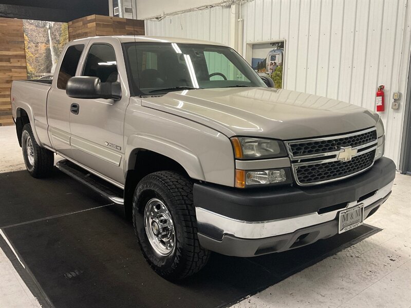 2005 Chevrolet Silverado 2500 LS 4Dr Extended Cab 4X4 / 6.0L V8 / 68,000 MILES  / BRAND NEW TIRES / LOCAL TRUCK / RUST FREE - Photo 2 - Gladstone, OR 97027