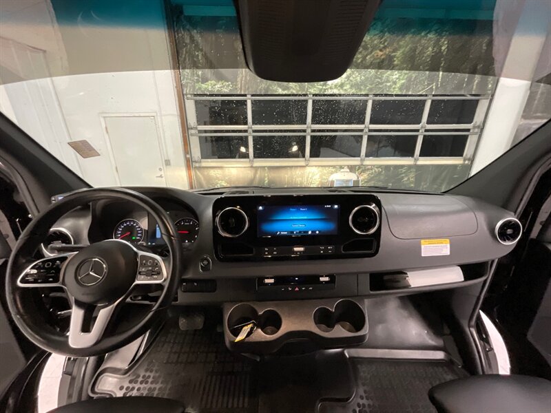 2020 Mercedes-Benz Sprinter 2500 CARGO VAN 4X4 / 3.0L DIESEL / 11,000 MILES  / 1-OWNER / Navi & Leather - Photo 40 - Gladstone, OR 97027