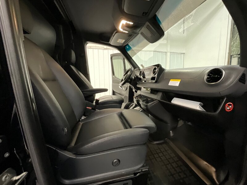 2020 Mercedes-Benz Sprinter 2500 CARGO VAN 4X4 / 3.0L DIESEL / 11,000 MILES  / 1-OWNER / Navi & Leather - Photo 16 - Gladstone, OR 97027