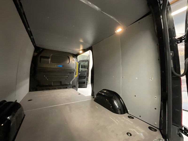 2020 Mercedes-Benz Sprinter 2500 CARGO VAN 4X4 / 3.0L DIESEL / 11,000 MILES  / 1-OWNER / Navi & Leather - Photo 11 - Gladstone, OR 97027