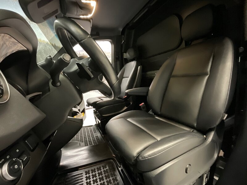 2020 Mercedes-Benz Sprinter 2500 CARGO VAN 4X4 / 3.0L DIESEL / 11,000 MILES  / 1-OWNER / Navi & Leather - Photo 39 - Gladstone, OR 97027