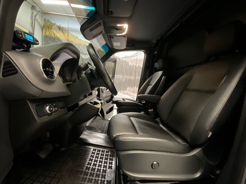 2020 Mercedes-Benz Sprinter 2500 CARGO VAN 4X4 / 3.0L DIESEL / 11,000 MILES  / 1-OWNER / Navi & Leather - Photo 15 - Gladstone, OR 97027