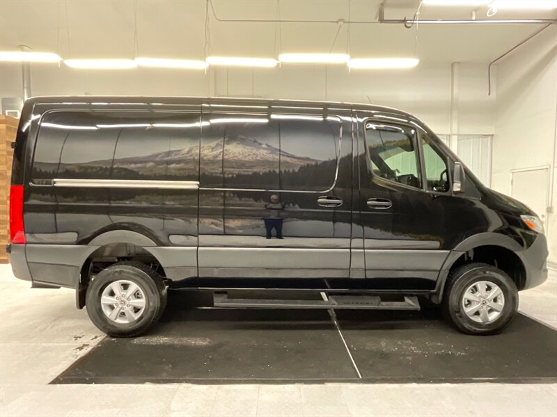 2020 Mercedes-Benz Sprinter 2500 CARGO VAN 4X4 / 3.0L DIESEL / 11,000 MILES  / 1-OWNER / Navi & Leather - Photo 4 - Gladstone, OR 97027