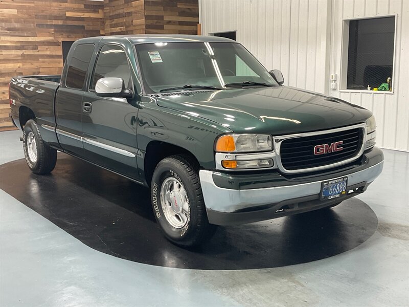 2001 GMC Sierra 1500 SLE Z71 OFF RD / 4X4 / 5.3L V8 / 1-OWNER  / 109K Miles / RUST FREE - Photo 2 - Gladstone, OR 97027