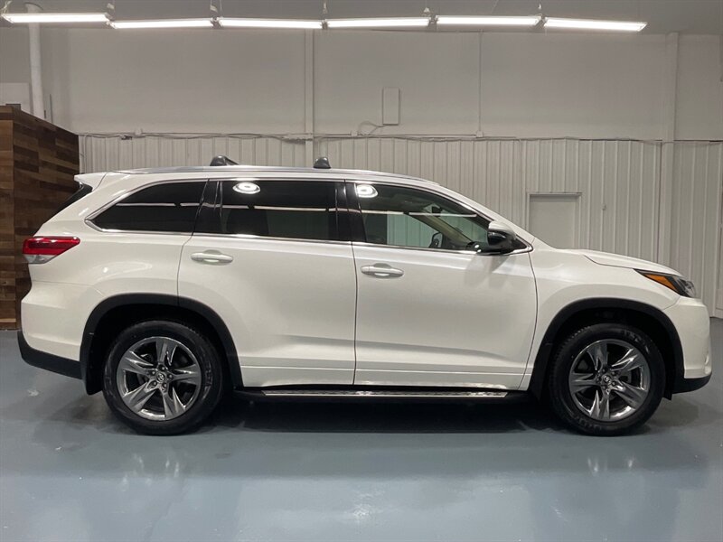 2017 Toyota Highlander Limited Sport Utility V6 / Leather / New tires /ZERO RUST / Heated & Cooled Seats /88K Miles - Photo 4 - Gladstone, OR 97027