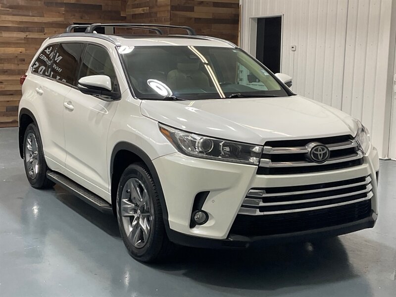 2017 Toyota Highlander Limited Sport Utility V6 / Leather / New tires /ZERO RUST / Heated & Cooled Seats /88K Miles - Photo 2 - Gladstone, OR 97027