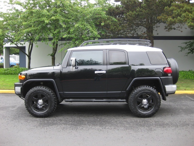 2007 Toyota FJ Cruiser 4WD/ BRAND NEW LIFT W/ TIRES