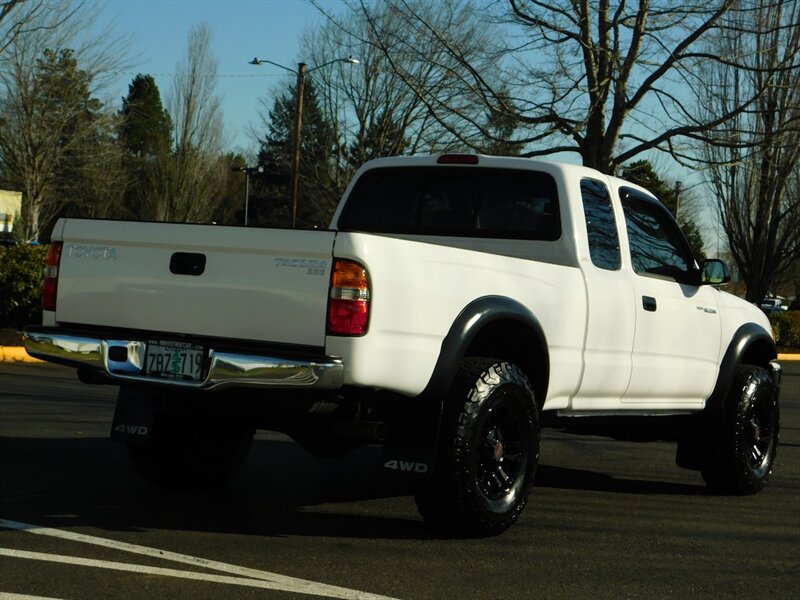 2002 Toyota Tacoma 2dr Xtracab 4X4 / 5-SPEED / LIFTED / LOW MILES   - Photo 8 - Portland, OR 97217