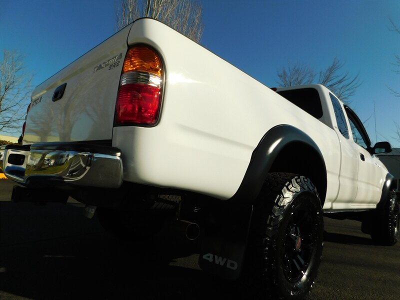 2002 Toyota Tacoma 2dr Xtracab 4X4 / 5-SPEED / LIFTED / LOW MILES   - Photo 12 - Portland, OR 97217