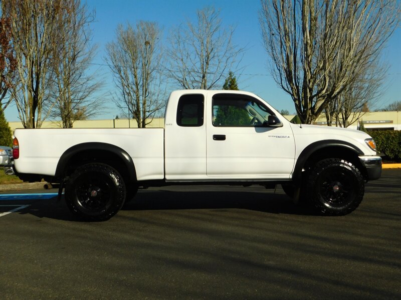 2002 Toyota Tacoma 2dr Xtracab 4X4 / 5-SPEED / LIFTED / LOW MILES   - Photo 4 - Portland, OR 97217