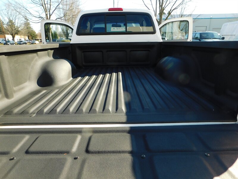 2002 Toyota Tacoma 2dr Xtracab 4X4 / 5-SPEED / LIFTED / LOW MILES   - Photo 24 - Portland, OR 97217