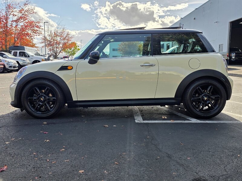 2013 MINI Cooper Hardtop / LEATHER / Panoramic Rooof / 77000 MILES  / 4-cyl 1.6L / HEATED SEATS / MICHELIN TIRES / LOW MILES - Photo 3 - Portland, OR 97217