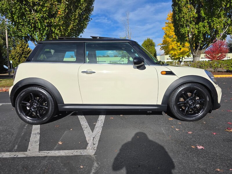 2013 MINI Cooper Hardtop / LEATHER / Panoramic Rooof / 77000 MILES  / 4-cyl 1.6L / HEATED SEATS / MICHELIN TIRES / LOW MILES - Photo 4 - Portland, OR 97217