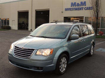2008 Chrysler Town & Country Touring Limited STOW & GO Van