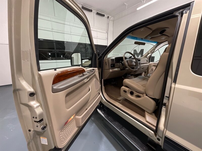 2001 Ford F-250 7.3L DIESEL Super Duty Lariat 4X4 / 69,000 MILES / Leather Seats / LONG BED / ZERO RUST / NO MODS - Photo 32 - Gladstone, OR 97027