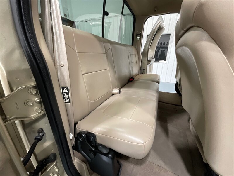 2001 Ford F-250 7.3L DIESEL Super Duty Lariat 4X4 / 69,000 MILES / Leather Seats / LONG BED / ZERO RUST / NO MODS - Photo 14 - Gladstone, OR 97027