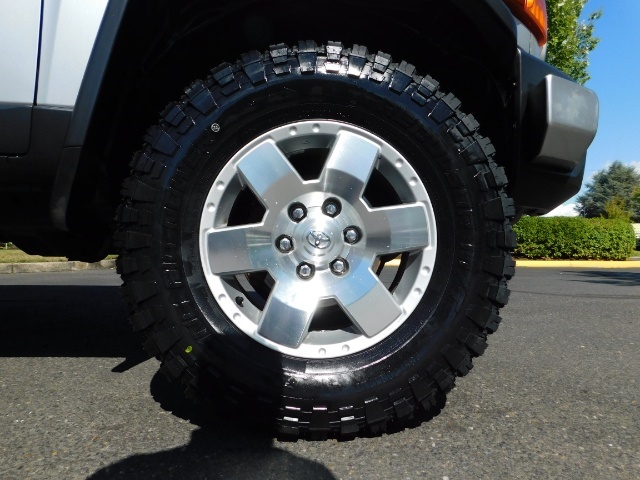 2007 Toyota FJ Cruiser 4dr SUV / 4X4 / LIFTED / NEW 33 "  MUD TIRES   - Photo 21 - Portland, OR 97217