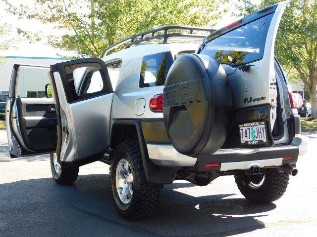 2007 Toyota FJ Cruiser 4dr SUV / 4X4 / LIFTED / NEW 33 "  MUD TIRES   - Photo 26 - Portland, OR 97217