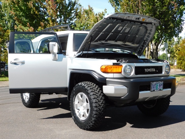 2007 Toyota FJ Cruiser 4dr SUV / 4X4 / LIFTED / NEW 33 "  MUD TIRES   - Photo 28 - Portland, OR 97217