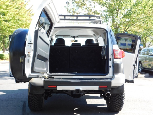 2007 Toyota FJ Cruiser 4dr SUV / 4X4 / LIFTED / NEW 33 "  MUD TIRES   - Photo 23 - Portland, OR 97217