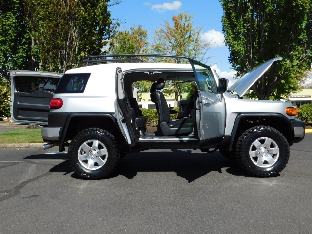 2007 Toyota FJ Cruiser 4dr SUV / 4X4 / LIFTED / NEW 33 "  MUD TIRES   - Photo 6 - Portland, OR 97217