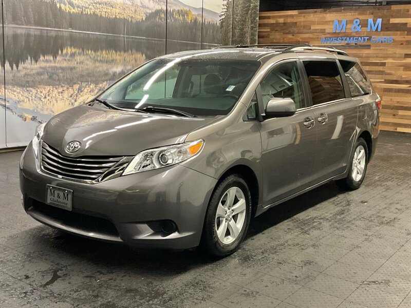 2017 Toyota Sienna LE 8-Passenger / 1-OWNER LOCAL / 14,000 MILES  Backup Camera / LIKE NEW / 8-Passenger - Photo 1 - Gladstone, OR 97027