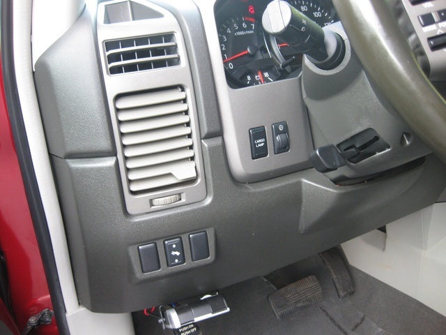 2004 Nissan Titan LE King Cab 4X4 / Leather / 80kmiles / PRISTINE!   - Photo 36 - Portland, OR 97217