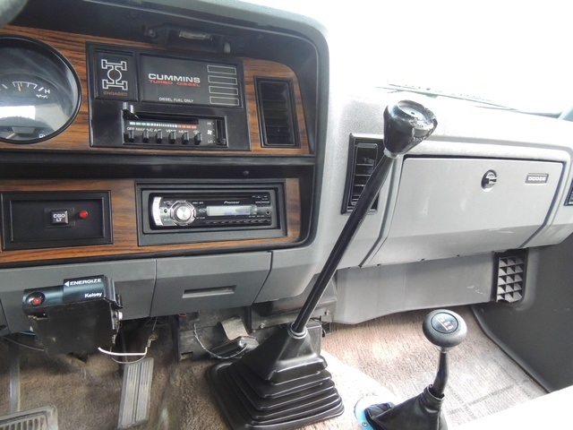 1991 Dodge RAM 250 LE / 4X4 / 5.9L TURBO DIESEL / MANUAL TRANNY   - Photo 13 - Portland, OR 97217