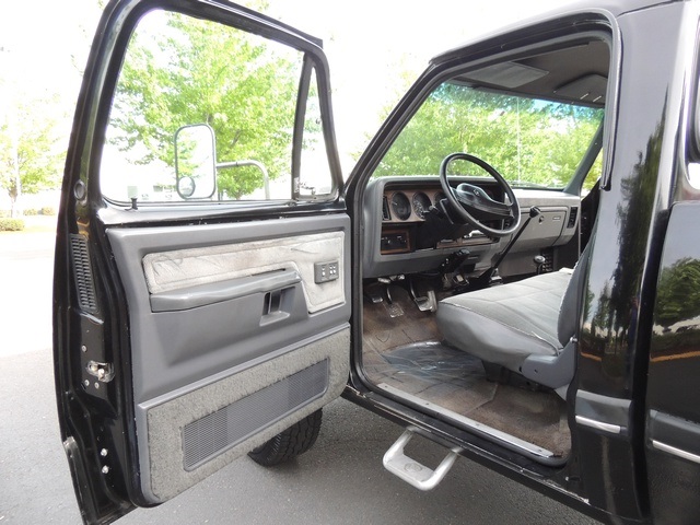 1991 Dodge RAM 250 LE / 4X4 / 5.9L TURBO DIESEL / MANUAL TRANNY   - Photo 9 - Portland, OR 97217