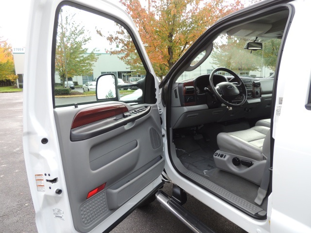 2006 Ford F-350 Super Duty Lariat / 4X4 / TURBO DIESEL / DUALLY   - Photo 12 - Portland, OR 97217