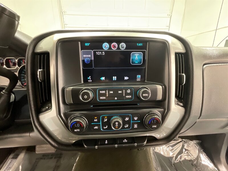 2014 Chevrolet Silverado 1500 LT Crew Cab 4X4 / 5.3L V8 / ZERO RUST / 6.5FT BED  / Backup Camera - Photo 17 - Gladstone, OR 97027