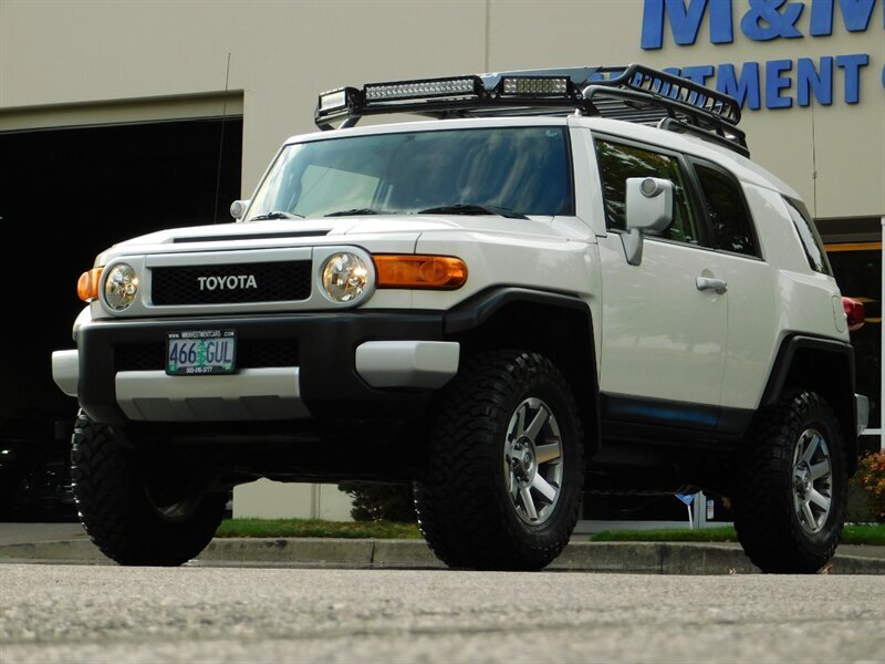 2014 Toyota FJ Cruiser Sport Utility 4X4 / 1-OWNER / CRAWL CONTROL/ LIFTE   - Photo 44 - Portland, OR 97217