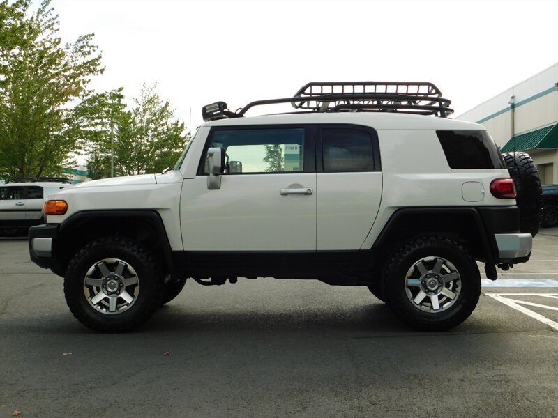 2014 Toyota FJ Cruiser Sport Utility 4X4 / 1-OWNER / CRAWL CONTROL/ LIFTE   - Photo 3 - Portland, OR 97217