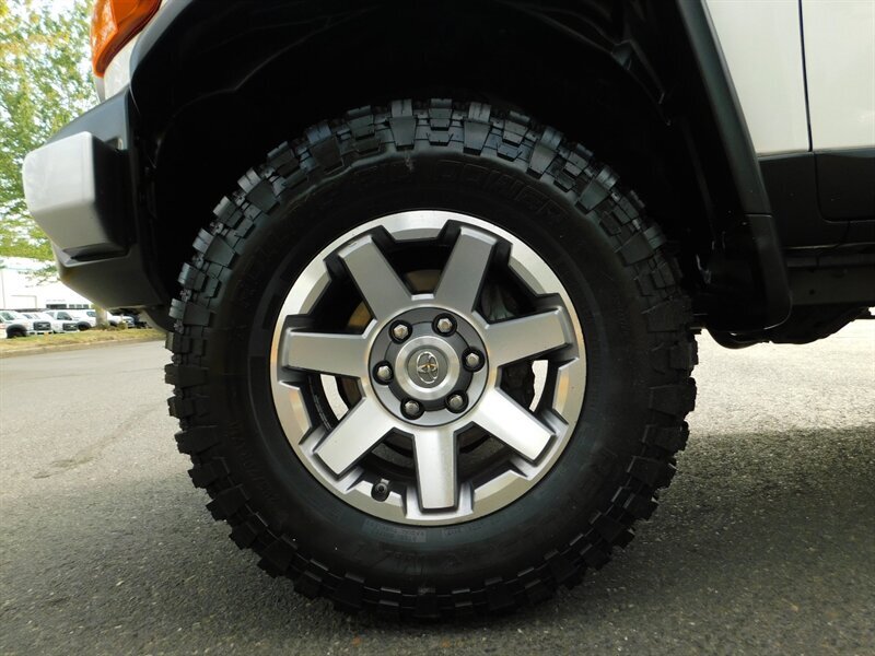 2014 Toyota FJ Cruiser Sport Utility 4X4 / 1-OWNER / CRAWL CONTROL/ LIFTE   - Photo 21 - Portland, OR 97217