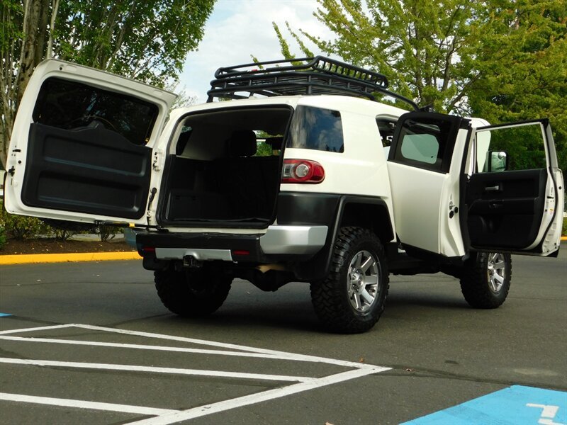 2014 Toyota FJ Cruiser Sport Utility 4X4 / 1-OWNER / CRAWL CONTROL/ LIFTE   - Photo 28 - Portland, OR 97217