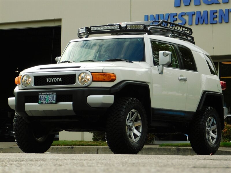 2014 Toyota FJ Cruiser Sport Utility 4X4 / 1-OWNER / CRAWL CONTROL/ LIFTE   - Photo 39 - Portland, OR 97217