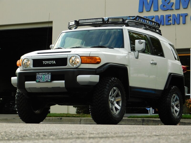 2014 Toyota FJ Cruiser Sport Utility 4X4 / 1-OWNER / CRAWL CONTROL/ LIFTE   - Photo 42 - Portland, OR 97217