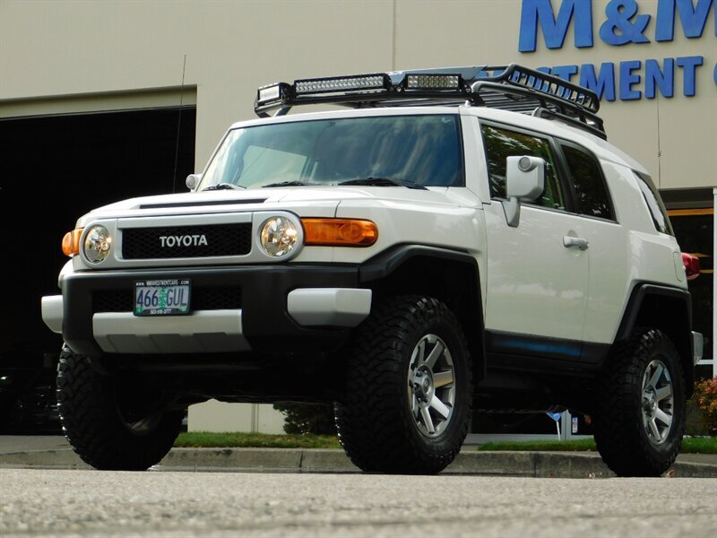 2014 Toyota FJ Cruiser Sport Utility 4X4 / 1-OWNER / CRAWL CONTROL/ LIFTE   - Photo 1 - Portland, OR 97217