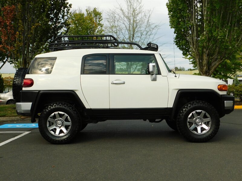 2014 Toyota FJ Cruiser Sport Utility 4X4 / 1-OWNER / CRAWL CONTROL/ LIFTE   - Photo 4 - Portland, OR 97217