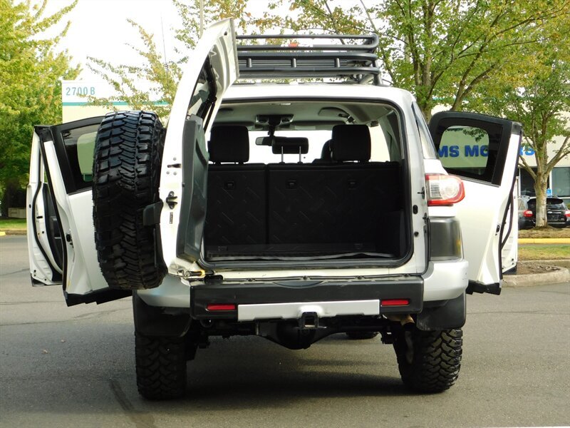 2014 Toyota FJ Cruiser Sport Utility 4X4 / 1-OWNER / CRAWL CONTROL/ LIFTE   - Photo 23 - Portland, OR 97217