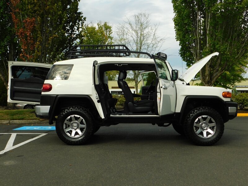 2014 Toyota FJ Cruiser Sport Utility 4X4 / 1-OWNER / CRAWL CONTROL/ LIFTE   - Photo 26 - Portland, OR 97217