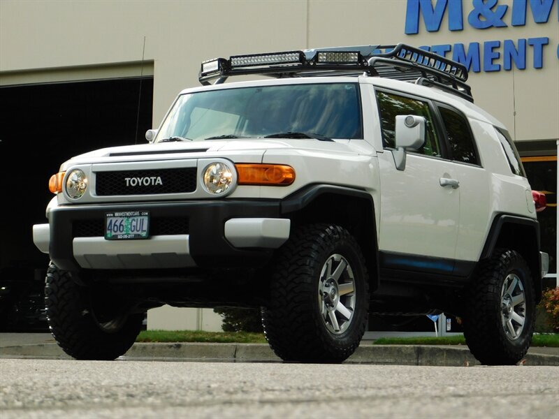 2014 Toyota FJ Cruiser Sport Utility 4X4 / 1-OWNER / CRAWL CONTROL/ LIFTE   - Photo 41 - Portland, OR 97217