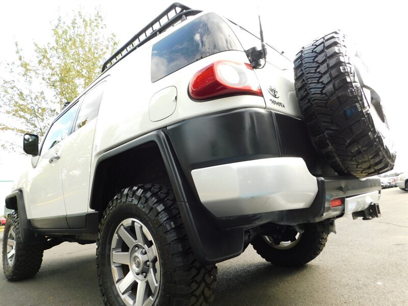 2014 Toyota FJ Cruiser Sport Utility 4X4 / 1-OWNER / CRAWL CONTROL/ LIFTE   - Photo 10 - Portland, OR 97217