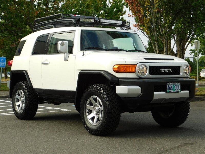 2014 Toyota FJ Cruiser Sport Utility 4X4 / 1-OWNER / CRAWL CONTROL/ LIFTE   - Photo 2 - Portland, OR 97217