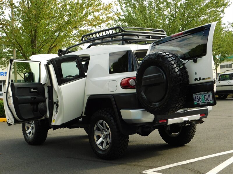 2014 Toyota FJ Cruiser Sport Utility 4X4 / 1-OWNER / CRAWL CONTROL/ LIFTE   - Photo 27 - Portland, OR 97217