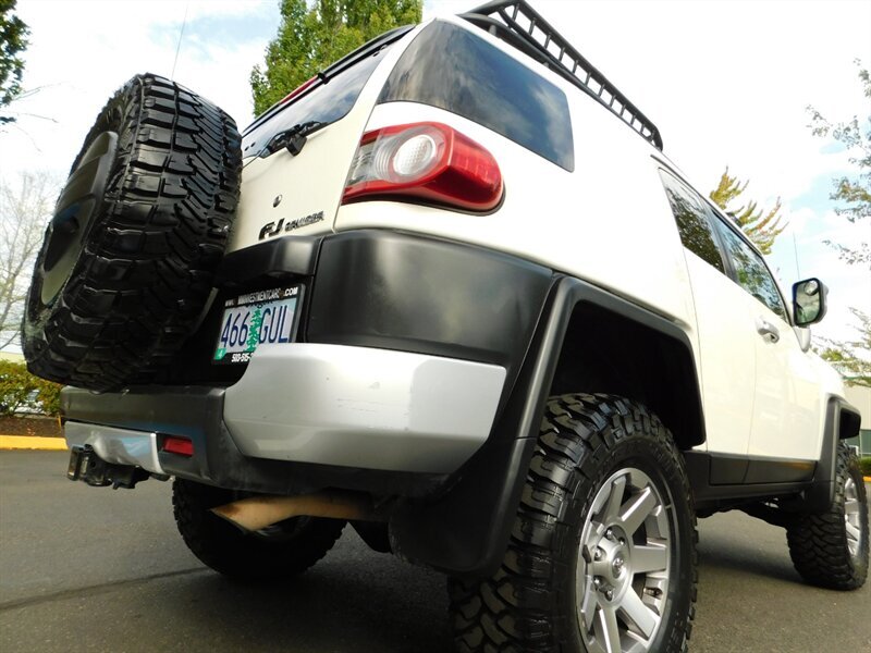 2014 Toyota FJ Cruiser Sport Utility 4X4 / 1-OWNER / CRAWL CONTROL/ LIFTE   - Photo 11 - Portland, OR 97217