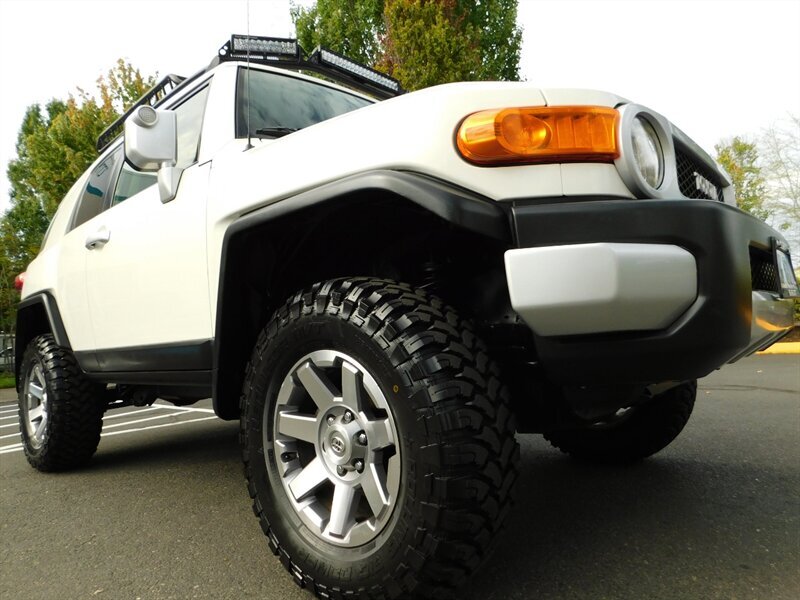 2014 Toyota FJ Cruiser Sport Utility 4X4 / 1-OWNER / CRAWL CONTROL/ LIFTE   - Photo 9 - Portland, OR 97217