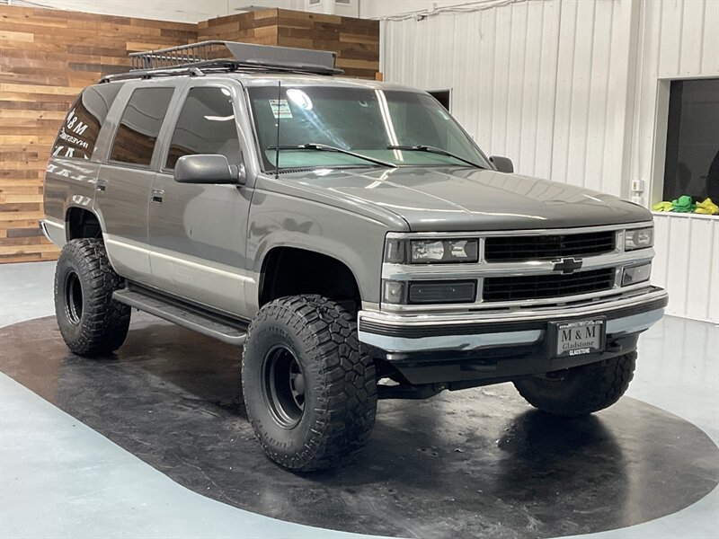 1999 Chevrolet Tahoe LS Sport Utility 4X4 / 5.7L V8 / LIFTED LIFTED  / NO RUST / 164K MILES - Photo 2 - Gladstone, OR 97027