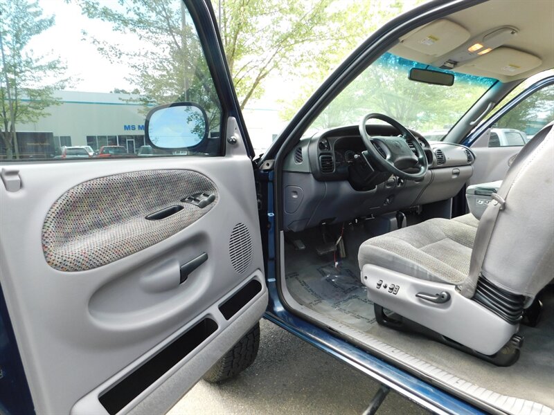 2001 Dodge Ram 1500 SLT Plus 4dr Quad Cab 4X4 5.9L 8Cyl / LOW MILES   - Photo 13 - Portland, OR 97217